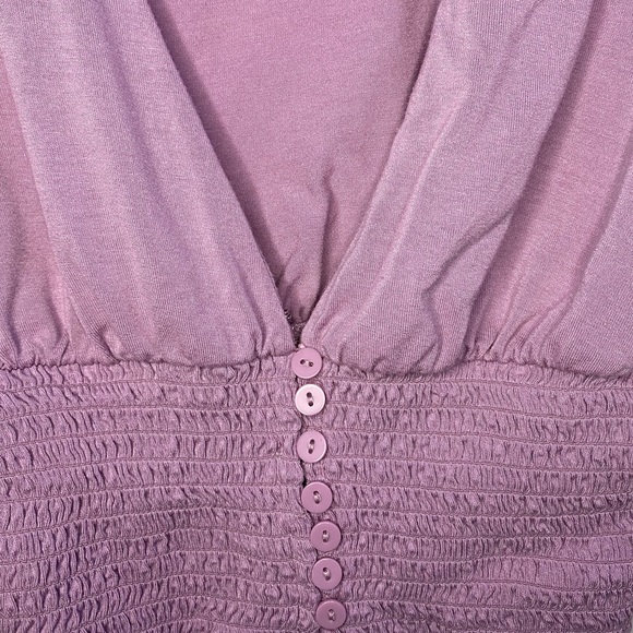 V neck purple cropped top with buttons / size M - Picture 3 of 7